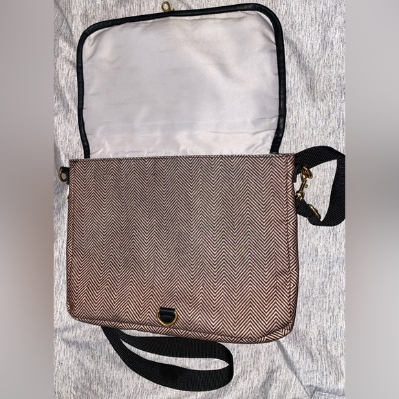 Skip*Hop Brown Zig-Zag Diaper Bag With Changing Pad - Picture 4 of 12